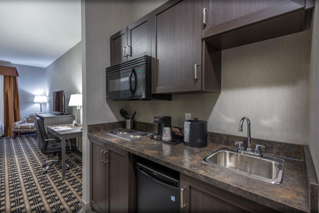 Timber Ridge Inn And Suites Fox Creek 객실 사진