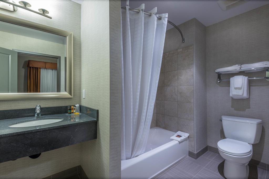 Timber Ridge Inn And Suites Fox Creek 객실 사진