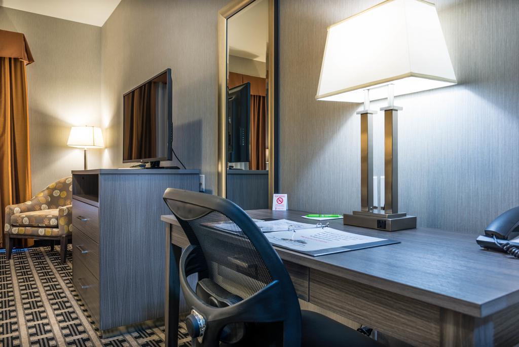 Timber Ridge Inn And Suites Fox Creek 객실 사진